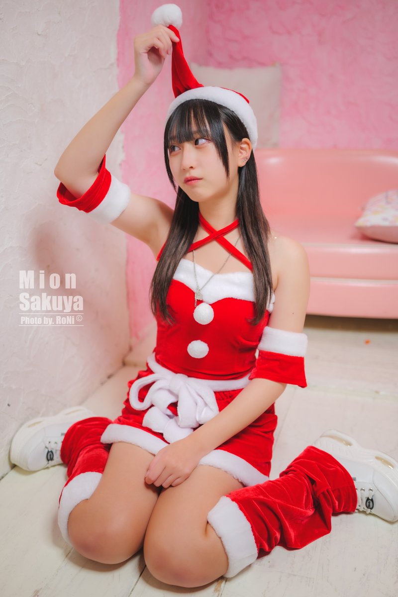 RoNi_613's tweet photo. 咲夜みおん(@ViVian_sakuya)

＊2022-12-18＊
STUDIO LIP 明大前：01

Xmasにはプレゼント配りの仕事をしないで寝て過ごす主義のサンタ

#咲夜みおん #TCP撮影会
#portrait #photography #ポートレート
#LUMIXJAPAN #LumixS5 #Godox #ML60 https://t.co/AxWLwFaEgL