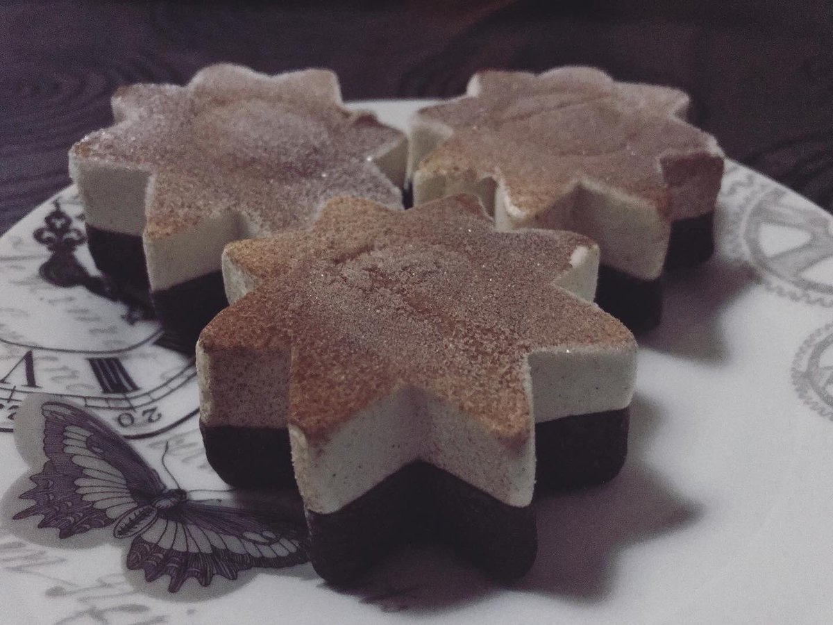 MissArtistsoul's tweet image. 🔸Vanilla star-shaped #icecreams with cinnamon and apple sorbet in the center
🔸And a #gift: a book with #logicproblems in the Medieval style (as a few months ago I saw #Thenameoftherose on #Netflix and I really liked it...) 
#nochebuena #christmasevedinner #cenadenochebuena