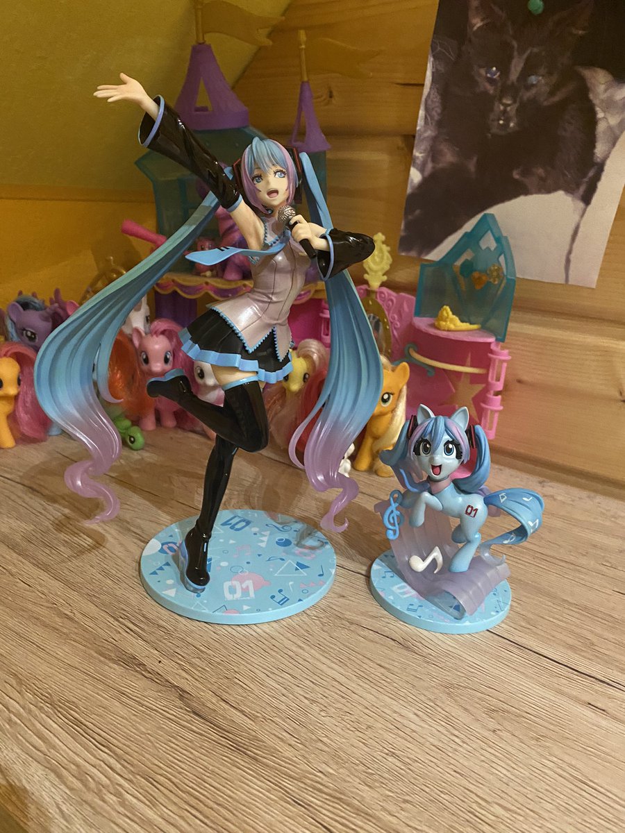 ANYWAYS LOOK WHAT THE ACTUAL FUCK MY BROTHER GOT ME LIKE HOLY FUCKING SHIT LIKE!!!!!! WHAT!!!?? THIS IS SO!!!!!!! IM!!!!! I CANT BELIEVE IT LIKE!!!!!!!!! OH MY GOSH!!!!!!!!!!! MIKU AND MIKU PONY !!!!!!!!! I LOVE IT SO MUCH LIKE OMG I NEVER THOIGHT ID OWN A BISHOUJO FIGURE OMG!!!!