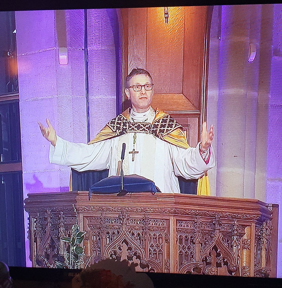 cluepotter's tweet photo. Absolutely loving @russellhoward's new look #areyougodsquadindisguise https://t.co/5vfUEOeOGI