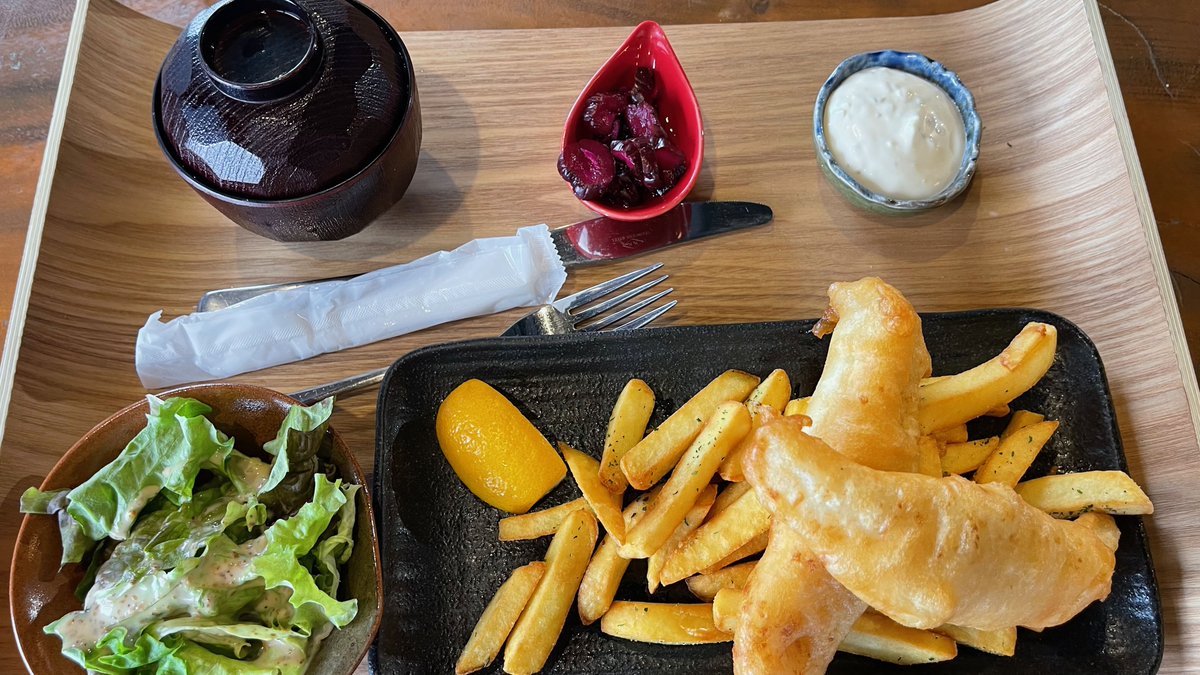 eigahitoshi's tweet photo. Fish&amp;Chips&amp;Miso soup&amp;Shibazuke
フィッシュアンドチップスアンド味噌汁アンドしば漬け https://t.co/WfBCNMPQBv
