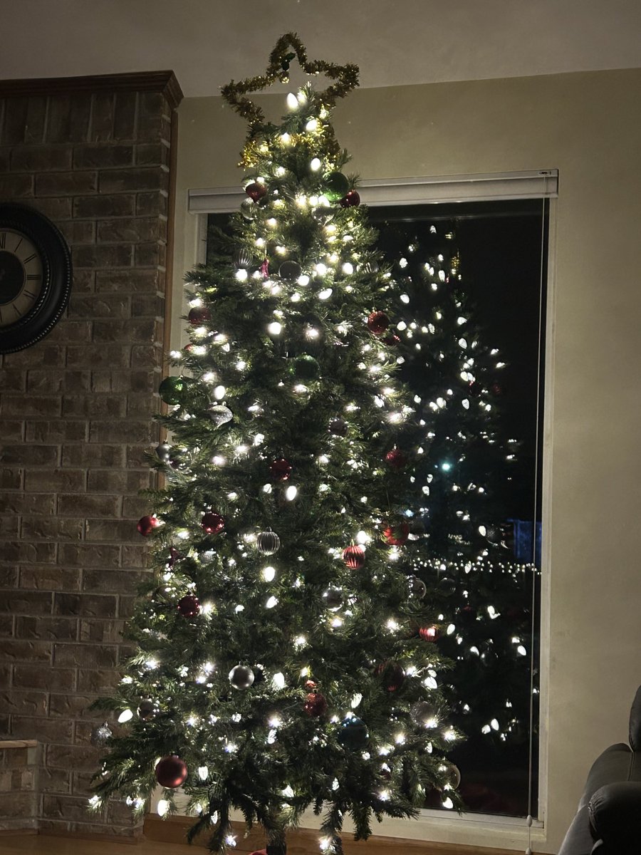 ICantHolla's tweet photo. Merry Christmas errrrrbody. #christmas2022 #RememberTheReasonForTheSeason. Hope everyone has a happy and peaceful Christmas and a Fabulous New Year. The best is yet to come! 🥂 https://t.co/gNjgg4QEGr