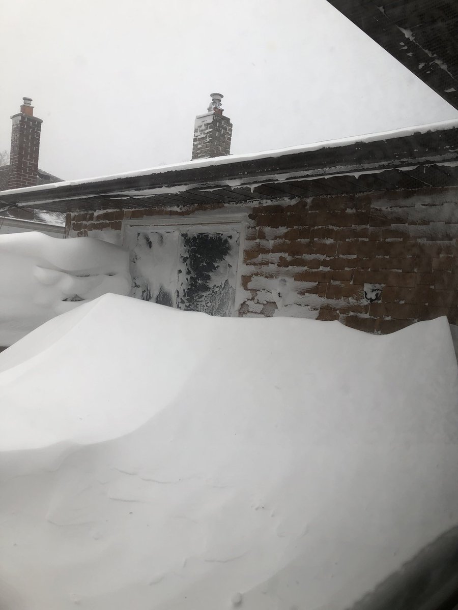 That’s my bedroom from the other side. People of Fort Erie, especially ones without power really need HELP! Temperatures inside are dropping, the outside doesn’t look promising. And my anxiety is through the roof.All I need is some HEAT!
<a href="/TownOfFortErie/">townofforterie</a> <a href="/CNPpower/">CanadianNiagaraPower</a> <a href="/weathernetwork/">The Weather Network</a>