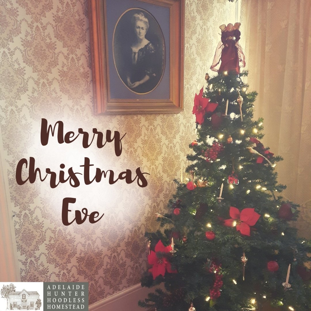 addiehoodless's tweet photo. On #ChristmasEve, Victorians set up their Christmas trees. They lit their trees with candles, since electricity was not yet brought to many areas until the 1880s.

Electrical distribution by 1930 was still only in half of Canadian homes. 

#AddiesHouse https://t.co/N4CPJsOgPw