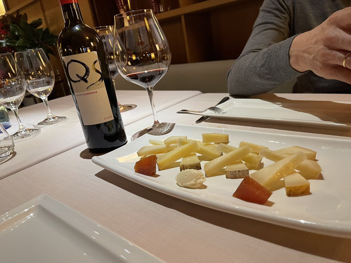 wineloversnavarra (@8winelovers) on Twitter photo Perfecta velada ayer la que vivimos en <a href="/enekorri/">Enekorri Restaurant</a> con un menú redondo,esta sorpresa de blanco conMalvasía de cepas viejas de Matsu,del grupo <a href="/Vintae/">Vintae</a> para tener en cuenta,que escondido lo tenían!Que decir del <a href="/QuintaSardonia/">Quinta Sardonia</a> 2006!Solo verlo caer y olerlo ya avisaba buenos augurios! Perfecta velada ayer la que vivimos en <a href="/enekorri/">Enekorri Restaurant</a> con un menú redondo,esta sorpresa de blanco conMalvasía de cepas viejas de Matsu,del grupo <a href="/Vintae/">Vintae</a> para tener en cuenta,que escondido lo tenían!Que decir del <a href="/QuintaSardonia/">Quinta Sardonia</a> 2006!Solo verlo caer y olerlo ya avisaba buenos augurios!