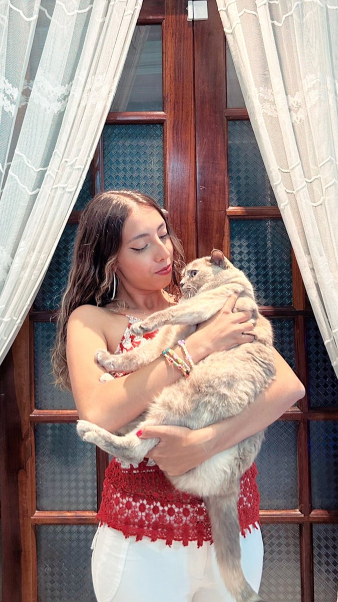 aharumisy's tweet photo. Te amo nina! Mesmo vc n me amando tanto assim https://t.co/9MWCfYj65g