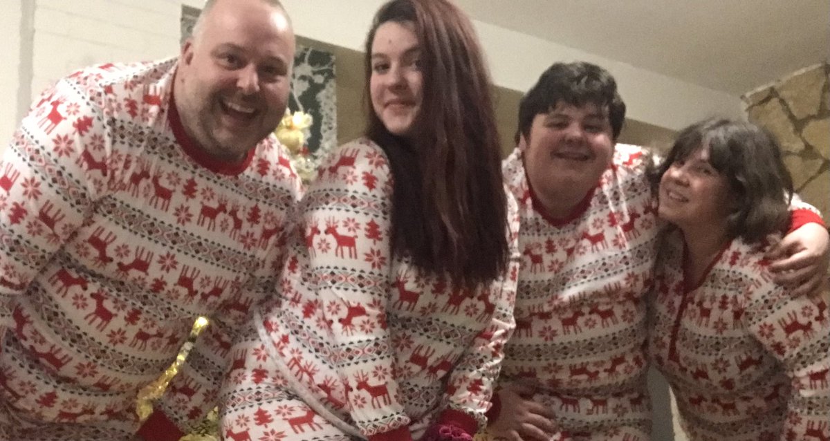 🎄🌲🎄🌲🎄🌲🎄🌲 Iiiiiiiiiitttttttsssss Christmas! Happy Christmas from our house to yours! 🎄🌲🎄🌲🎄🌲🎄