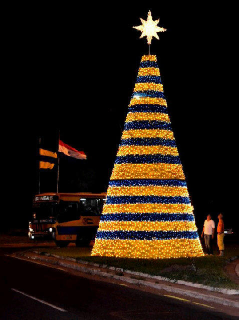 luquehardpics's tweet photo. 🎄 ¡Feliz Navidad, luqueños/as! 💙💛 https://t.co/My9eVHCd3L