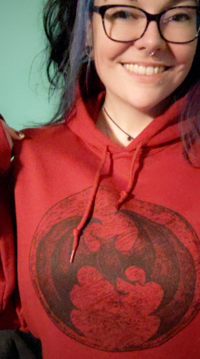 S1owRiot's tweet photo. One of my followers/friends sent me a Christmas package. I just wanna show off this super huge, cute hoodie she sent. It's so bloody warm. Perfect for these -20°C temps right now.
#EdwardGorey #BatCon #SaveTheBats https://t.co/FbRxMAPTdf