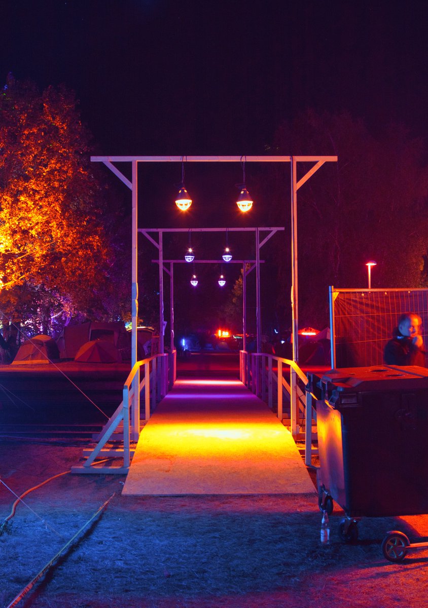 hackerpics4223's tweet photo. Chaos Communication Camp 2019 Bridge over Railroadtracks by night #mildenberg #ziegeleipark #hackercamp #zehdenick #camplife https://t.co/AErd1ypulq