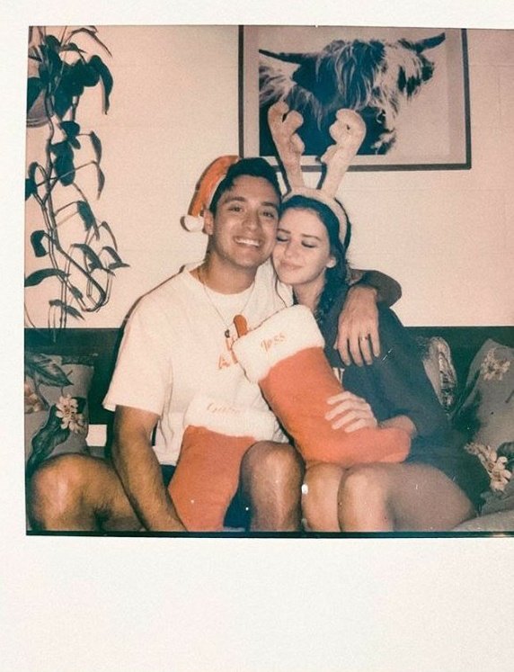 ezdevito's tweet image. 🎄 primeiro natal com ela, te amo pra sempre nenê.