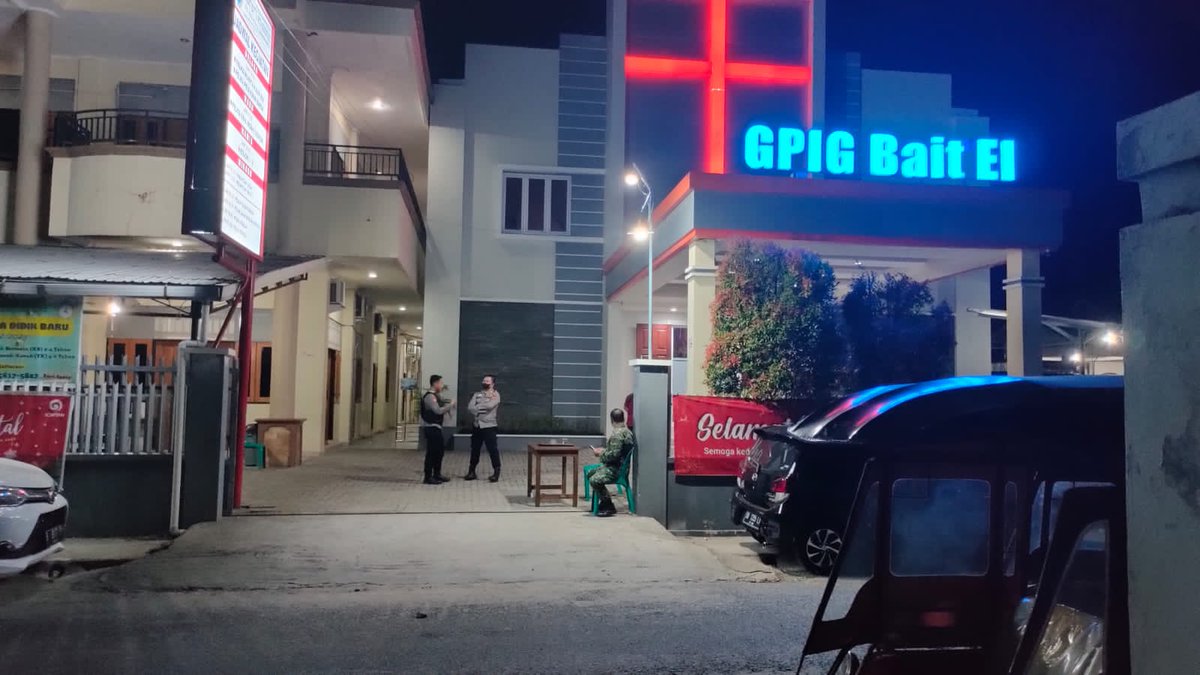 Shendy2006's tweet photo. Melaksanakan pengamanan malam perayaan natal tahun 2022

#polresgorontalokota 
#kapolresgorontalokota
#humaspolresgorontalokota 
#polripresisi2022
#polsekkotaselatan https://t.co/dRAMoPoPse