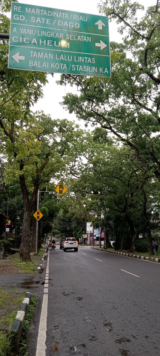 07:51 jalan Lombok lengang cuaca mendung <a href="/PRFMnews/">Radio PRFM</a>