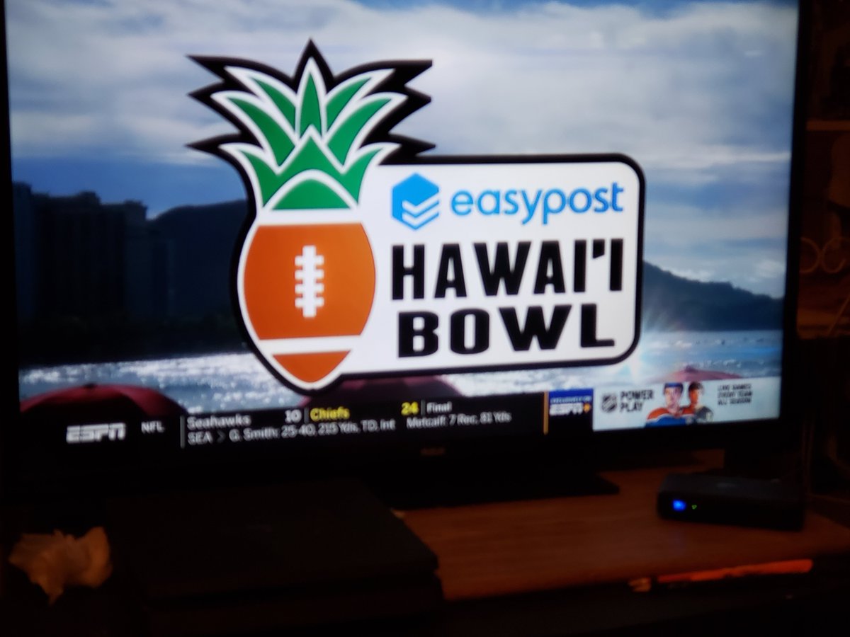 BobbyCwell's tweet image. After a 2 year hiatus my Christmas Eve tradition is back!! The @HawaiiBowl #ESPN #melekalikimaka #EasyPost #HawaiiBowl #BowlSeason