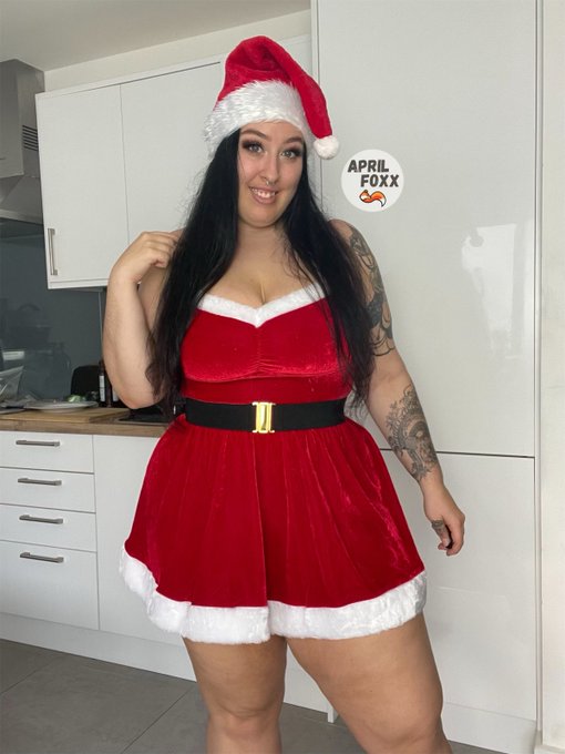 1 pic. Merry Christmas?

I'm offering a 3 month free trial to my only fans as a Christmas gift! The link