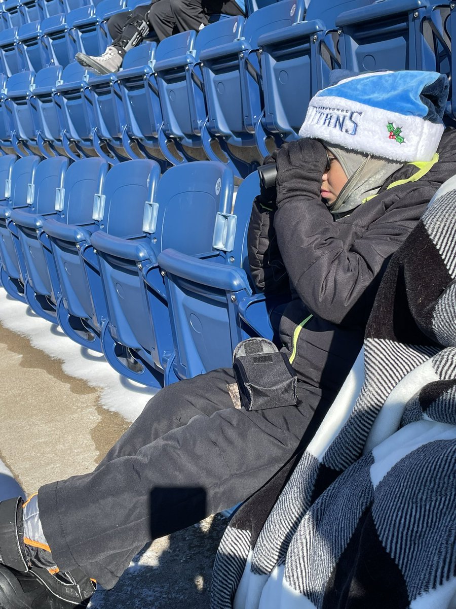 Christmas Eve at a record-low-temp Titans game! Might have a new Christmas season tradition on our hands.