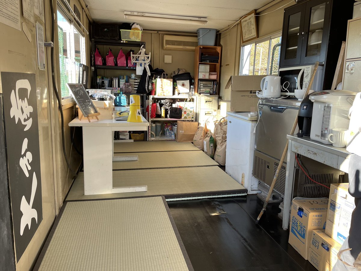 大掃除🧹
新品の畳🏠を頂きました❗️

放送室（マネージャー室）の模様替えです😊

＃大分南高校　＃高校野球
＃大掃除