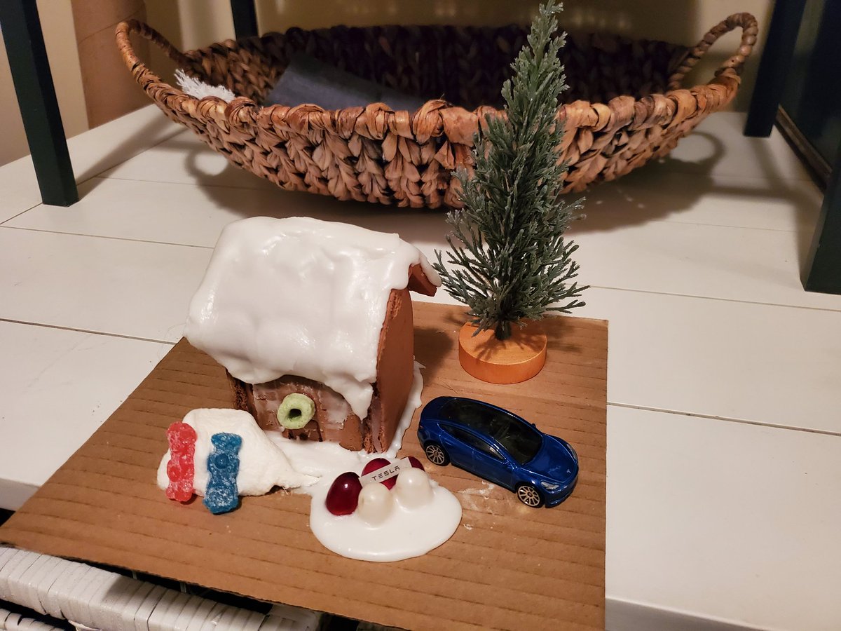 eohash8's tweet photo. Thanks to everyone for participating in the Gingerbread House competition this year. This one is my favorite!! Christmas classic, yet sustainable... #EVChristmas #MerryChristmas2022 https://t.co/g5vSy0VKhZ