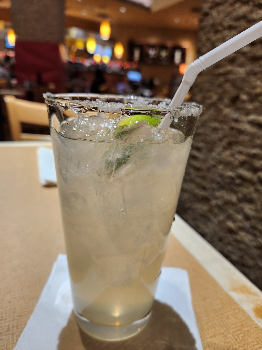 TyTalksEvryting's tweet photo. Well, looks like it's a red-eye for me as @Delta saves the day. After all the nonsense with @SouthwestAir today, I needed this top shelf Margarita. I will decompress, and enjoy a nice BBQ Chopped Chicken salad. #toblessedtobestressed https://t.co/wfvtCZsa8Q