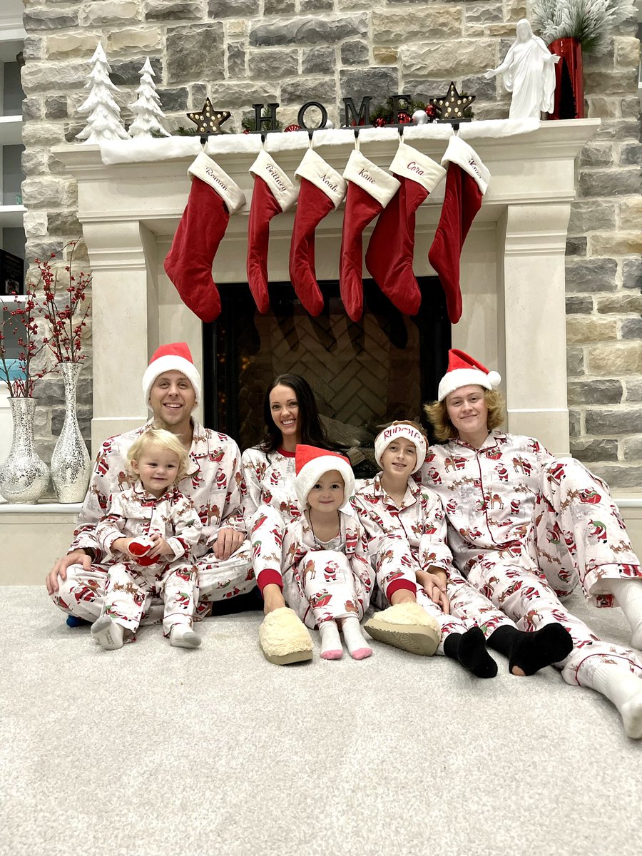 RomanAtwood's tweet photo. Merry Christmas from our family to yours ❤️🎄 https://t.co/YX8YN7EDa1