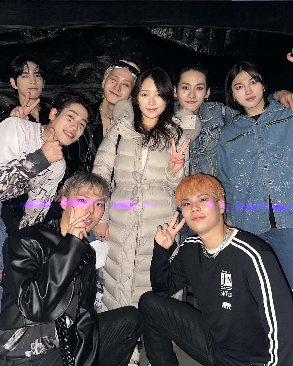 다들 메리크리스마스!! 와젝도 엠비도 절크도 어때도 위댐도 프킹도 뱅투도 원밀도 모두모두 행복한 크리스마스 보내기!!!!!!! 내 글 보는 사람 모두 행복하기🍀🍀