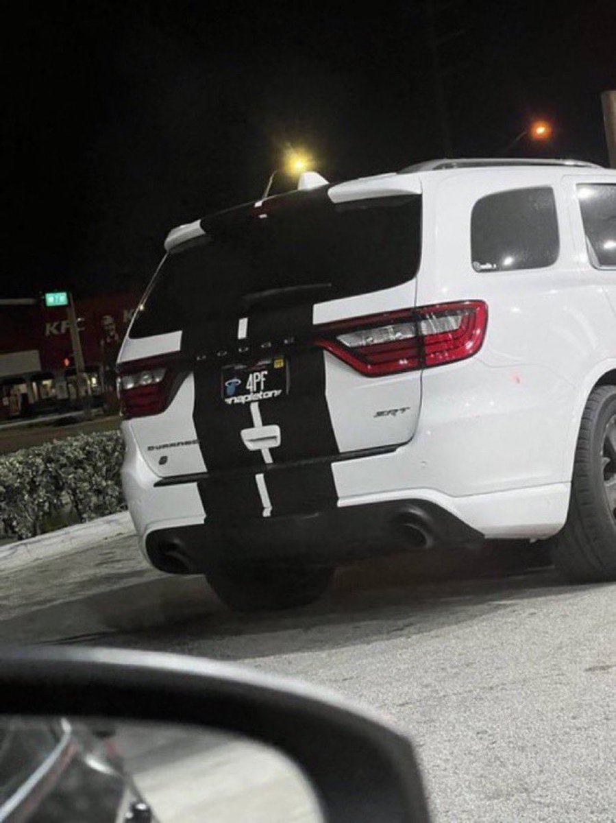 ayeejuju's tweet photo. why my girl just get picked up in a uber wit a 4pf license plate https://t.co/V7QsizR84k