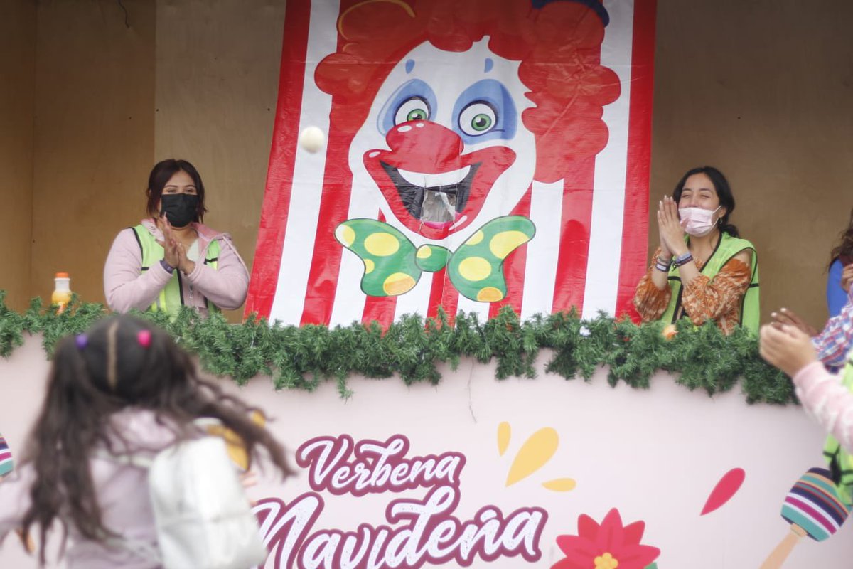 InjuveCDMX's tweet photo. 🎄Cerramos el día con todo el ánimo en la #VerbenaNavideña ubicada en el 📍Zócalo Capitalino, las y #LosJóvenesUnenAlBarrio les esperamos para apoyarles en lo que necesiten  de lunes a domingo y hasta el 🗓️30 de diciembre

Excelente noche buena a tod@s y feliz navidad…🎄♥️✨ https://t.co/vn1GQbLwIZ