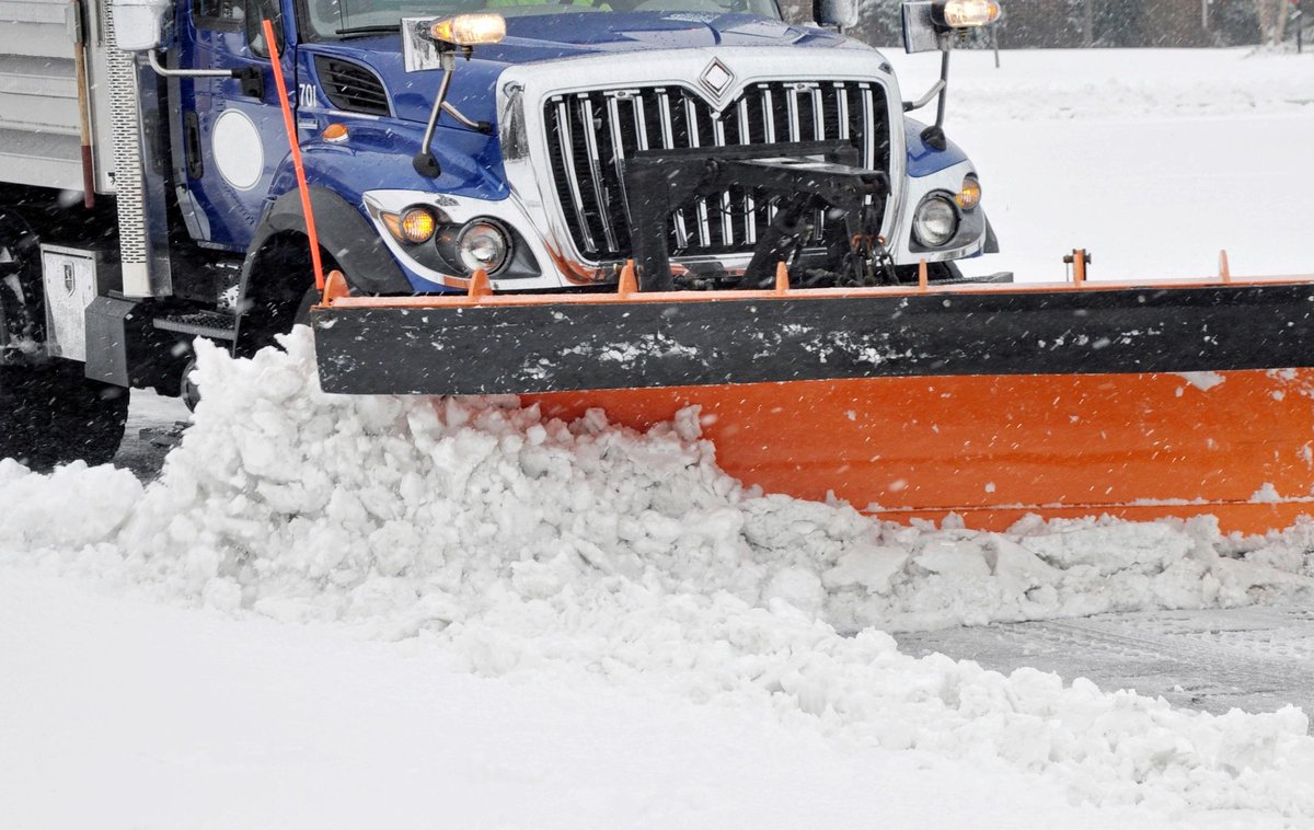 Offering winter snowplowing and snow blowing services 
631.987.5939