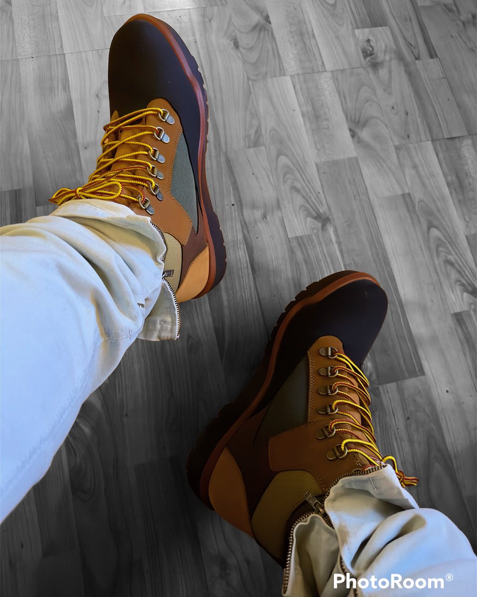 CHINNIE1380's tweet photo. “TIMBS FOR MY HOOLIGANS IN BROOKLYN”
•
#Brooklyn #Timberland #Gortex #JimmyJazzExclusive #BootGod #TimbsForMyHooligansInBrooklyn #Medina #Crooklyn #Brooknam #BrooklynsFinest #BrooklynsOwn #DowntownBrooklynNigga #ProspectHeights #SuckerFree #LoveIsLove #MerryChristmasEve https://t.co/hioW1GmBBM