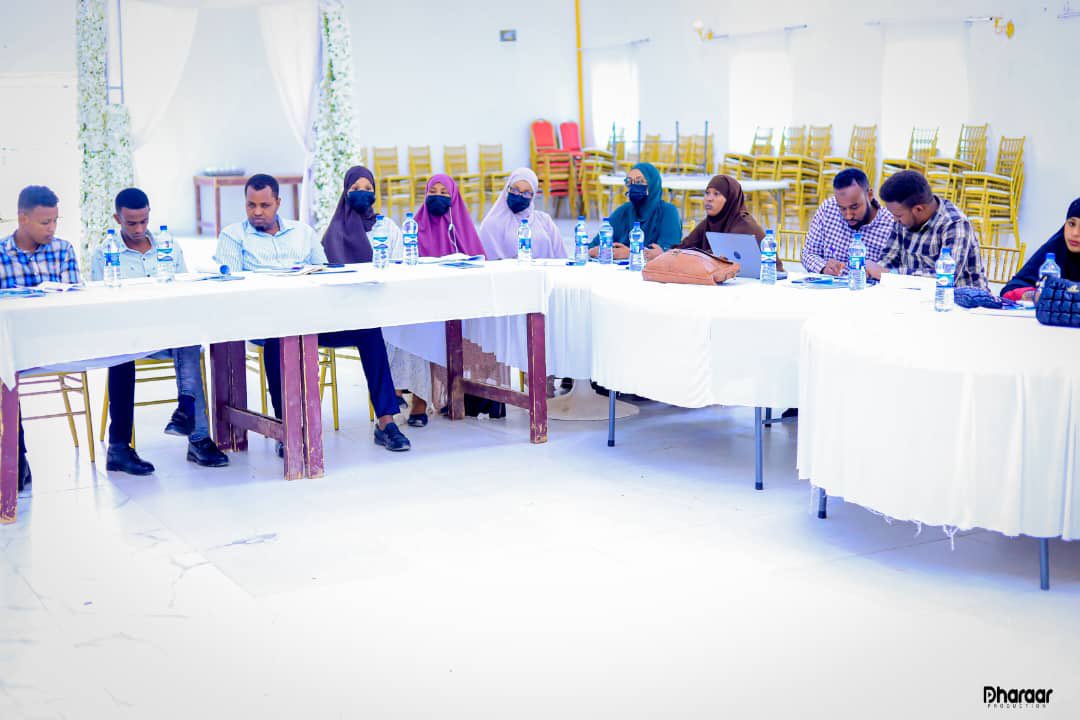 LGIsomaliland's tweet photo. Started off a 5-day HRM &amp; Office Administration &amp; Management for 5 Districts Burao, Erigavo, Las’anod, Ainabo, and Odweine to improve service delivery at District level and public satisfaction of LG services. The Deputy Mayor of @CityofBurao has officially opened the training. https://t.co/yFnV143cjM