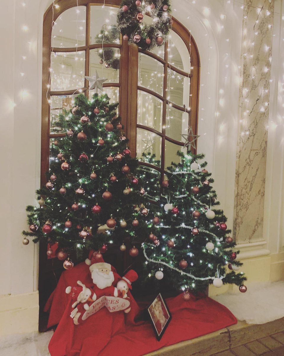 Je vous souhaite un Merveilleux Noël rempli de moments de bonheurs et de joie en compagnie de vos proches. 🎄❄️🎅