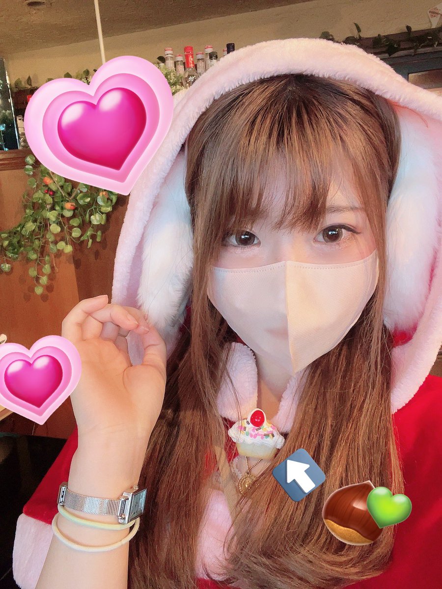 HMC_olive's tweet photo. おはようございます！まいです🌾
昨日まろんちゃんに美味しいブローチをお誕生日おめでとうでいただいた💗🥰
嬉しい可愛い！
まろんちゃんありがとう〜💗
 #うさぎ日記 https://t.co/8rWOqWQSMJ
