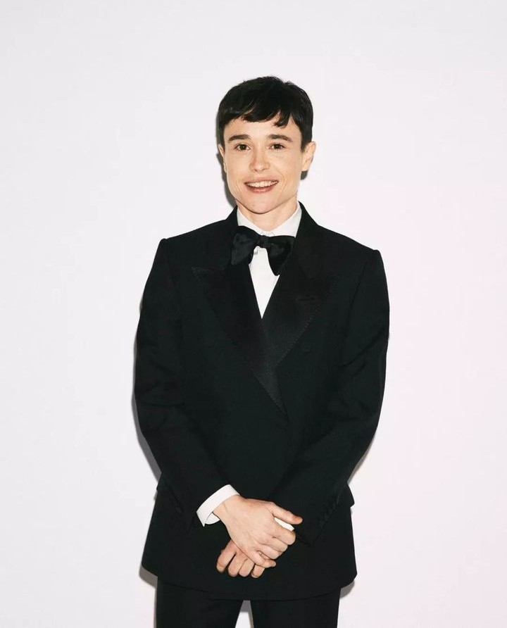 #NevermoreWinterBall 

he’s only showing his face because he would hate to waste the suit.