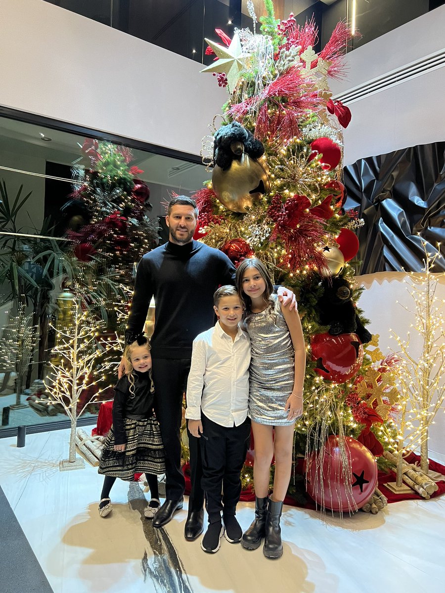 Los GIGNAC’s (André-Pierre Junior y Leonard también a distancia) les deseamos una FELIZ NAVIDAD 🎄🎁 Siempre navidad con mis bebés