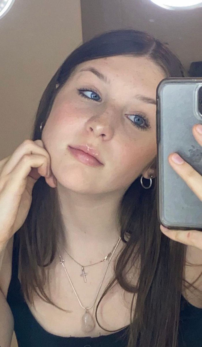 MariaGoddess0's tweet photo. I'm quitting Twitter. There are just too many time wasters here. I will be looking for 2 permanent homeworkslaves in which I can bully them to do my work. DM me with a good reason why I should choose you. This is your last chance 🫢

Findom • femdom • paypig • homeworkslave https://t.co/KpiHdIEOhf