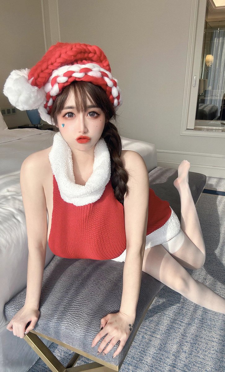 _micokey_'s tweet photo. 宝子们圣诞节快乐🧑‍🎄🎄
谁不点赞的今天肯定都跑去约会了啊哈～
#小九九micokey
#日系 #可愛い #正妹 #聊天 #人像 #可愛 #女僕 #角色扮演 #美女 https://t.co/azErWRR38H