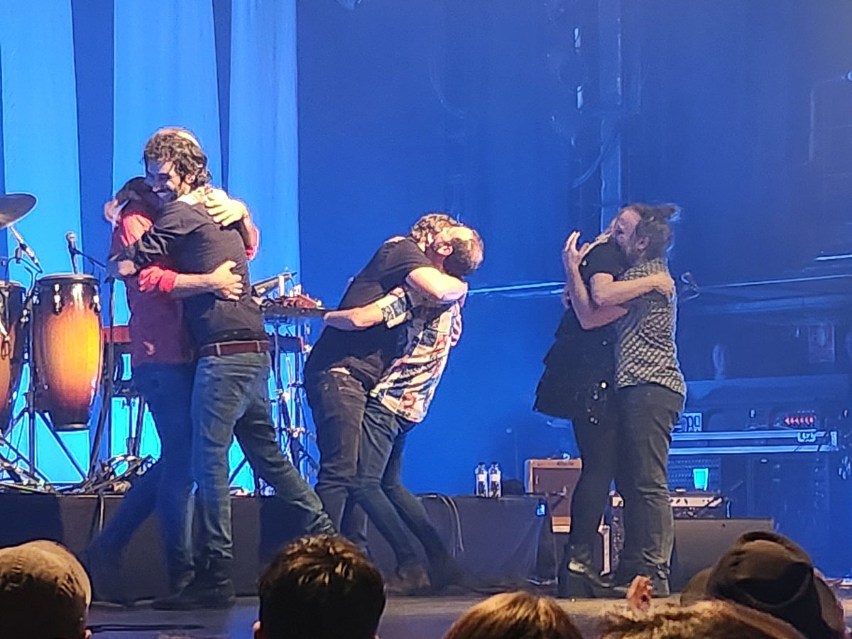 <a href="/morgan_musica/">MORGAN</a> me encanta el saludo euforico del final de un pedazo de conciertazo