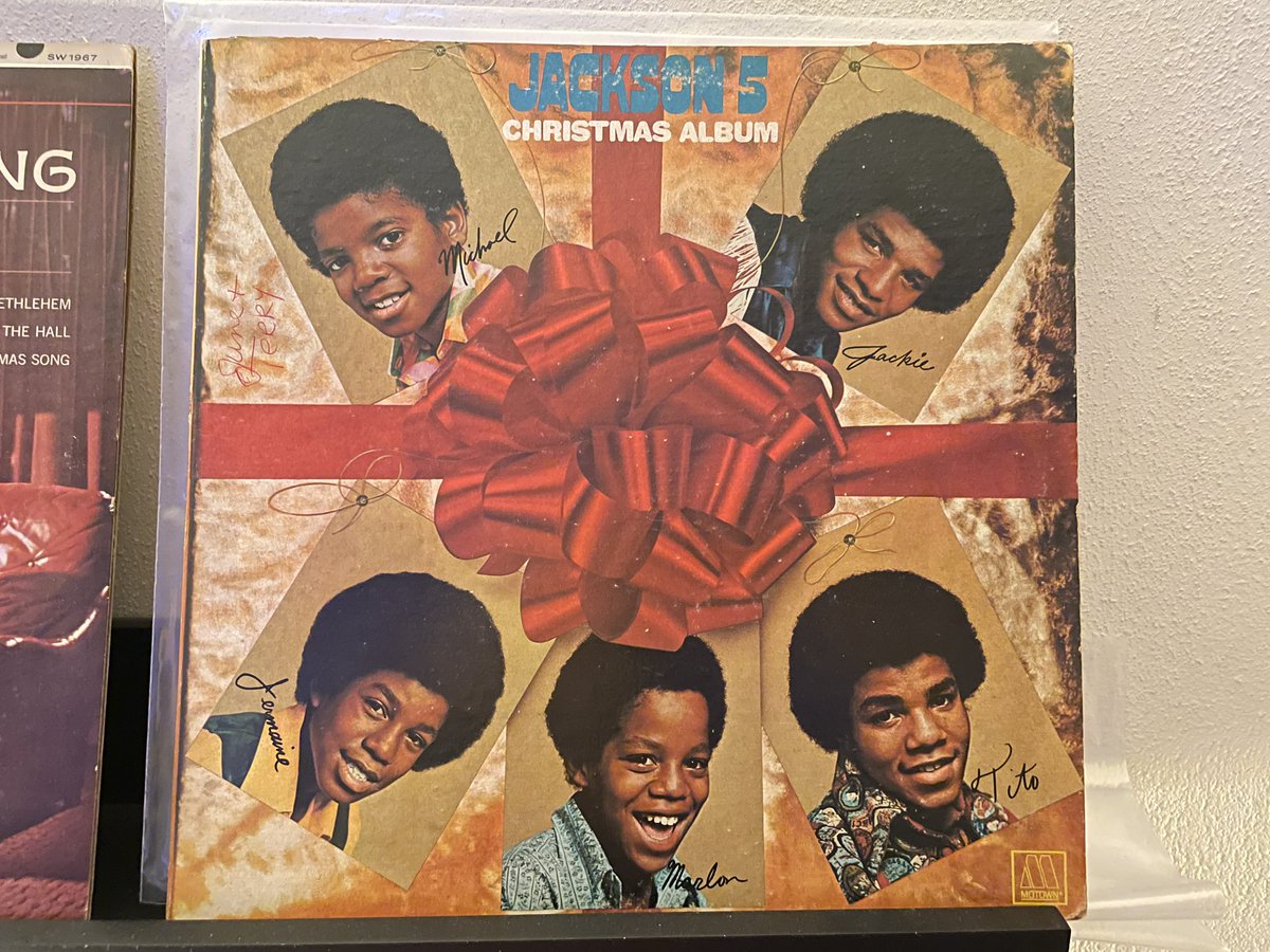 txrunningchick's tweet photo. Christmas Eve spins #vinyl #vinyladdict #christmasmusic #christmaseve #natkingcole #jacksons5 #mariahcarey #johnnymathis https://t.co/fojhpiNRKM