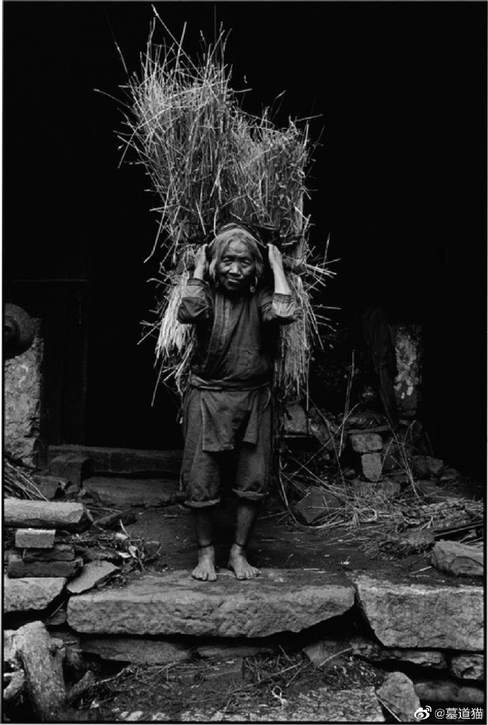 摄影作品《在路上•中国的天主教徒》 吕楠/摄，1992～1996年 (2/4)