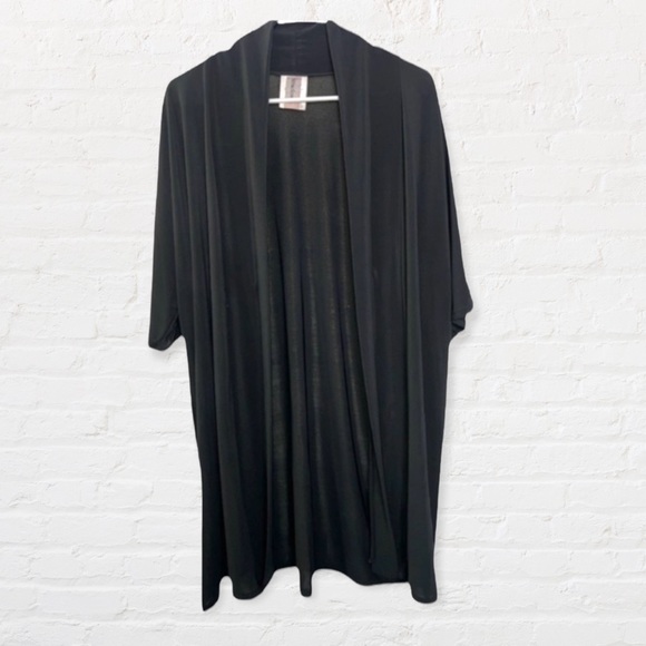 JenniferHammer5's tweet photo. So good I had to share! Check out all the items I'm loving on @Poshmarkapp #poshmark #fashion #style #shopmycloset #miraclesuit #wrap #madewell: https://t.co/0CjGYty9gd https://t.co/wxRlR4q6w7