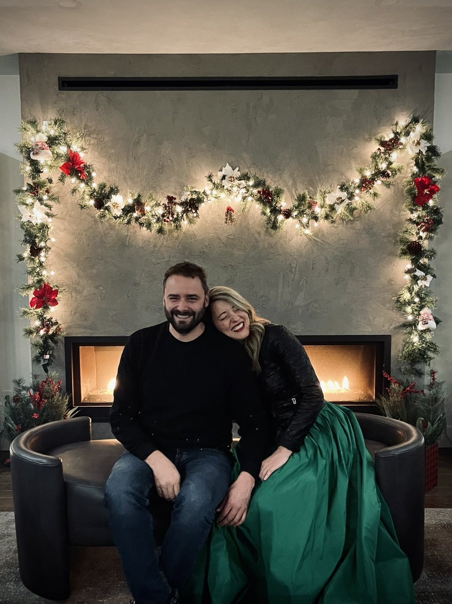 melaniejoly's tweet image. De chez nous à chez vous, joyeux Noël rempli d’amour, de bonheur et de paix. 🎄From our place to yours, merry Christmas filled with love, happiness and peace. #christmas #noel