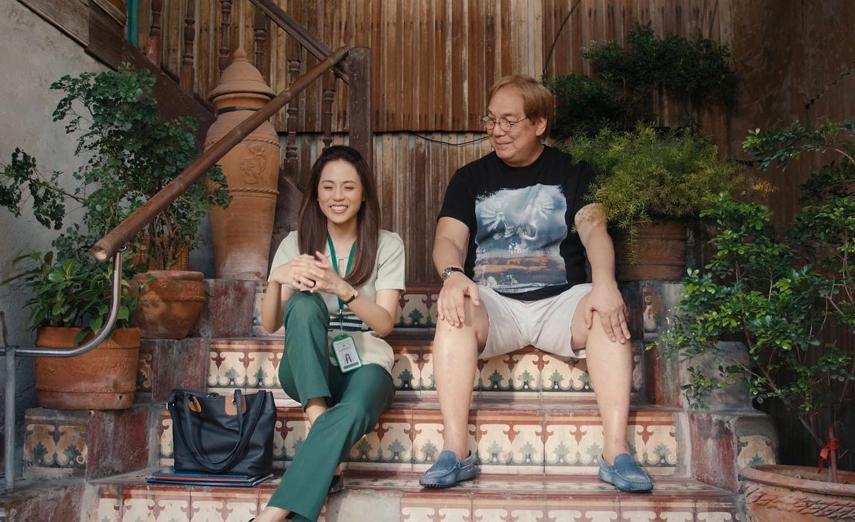 Merry Christmas!✨
From Mang Sol and Teacher Emma

#MyTeacher now showing!
Walang aabsent sa mga sinehan!