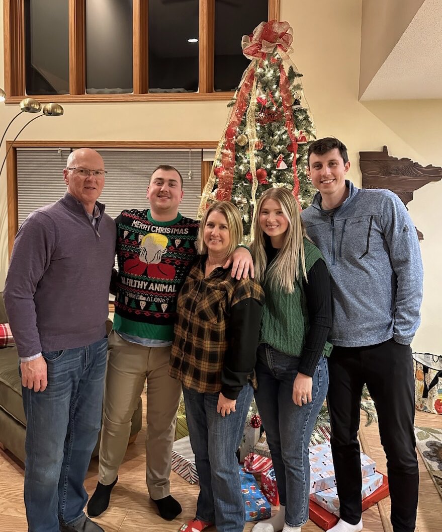 cobbersam7's tweet photo. Merry Christmas from the Sam Fam https://t.co/rBsZK1igoG
