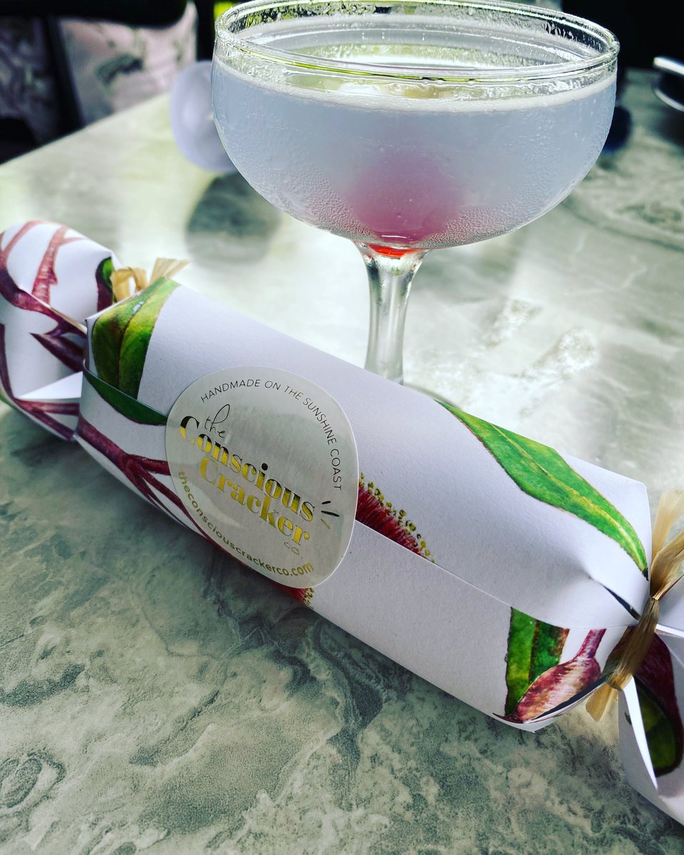 GiselleFwrites's tweet photo. Christmas Lunch at our favourite place on Christmas Day @spicersbalfourhotel Aviation Cocktail 🍸 #christmas #christmasday #lovefamily https://t.co/ta7vZ5y4tJ