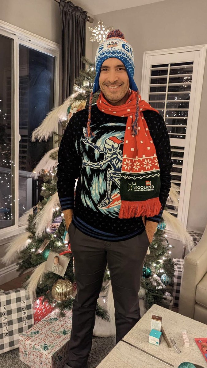 RaoulMartinezTV's tweet image. Too much? 😂 
All #MadeInSanDiego top to bottom!  
@SDGullsAHL  
@LEGOLAND_CA 
@BallastPoint  
@TipsyElves  
#MerryChristmas #NocheBuena #ChristmasEve #SanDiego