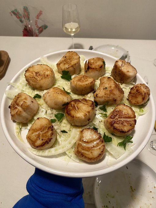 do y&rsquo;all mind if i festa dei sette pesci https://t.co/wDfThzAxDi