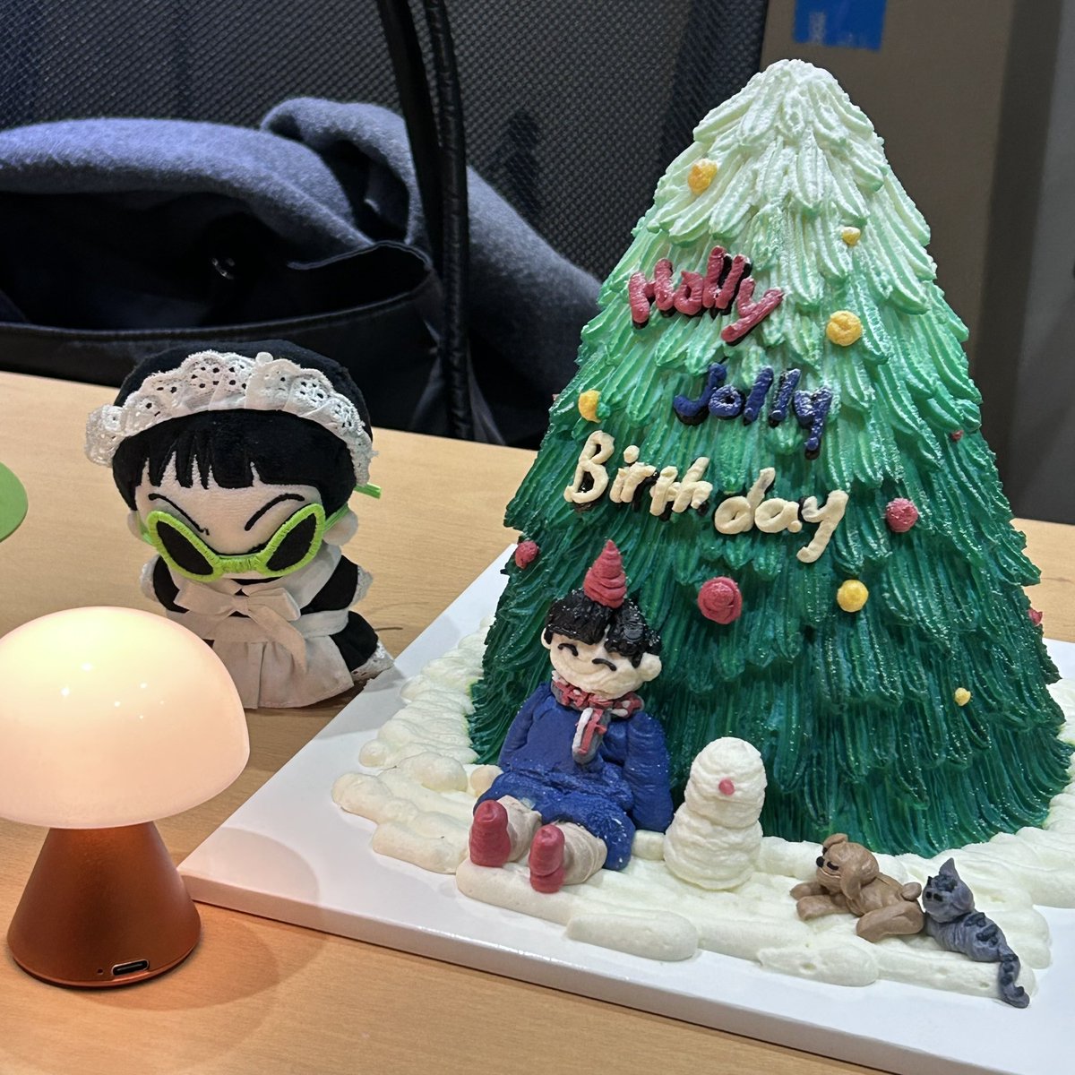🎄 카페 마지막 날 오픈했습니다
럭드는 완판으로 진행되지않지만
1시부터 아크릴스탠드와 키링 소량 판매예정입니다 마지막까지 많은관심부탁드려요 !