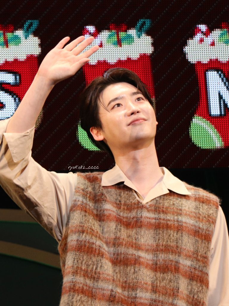 jongsuk260's tweet photo. Merry Christmas everyone❤️
#MerryChristmas #LeeJongSuk https://t.co/UTtppI2zdP