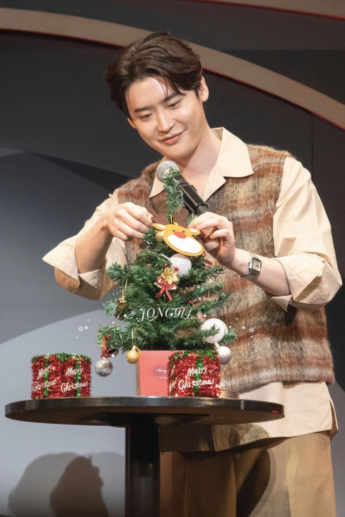jongsuk260's tweet photo. Merry Christmas everyone❤️
#MerryChristmas #LeeJongSuk https://t.co/UTtppI2zdP