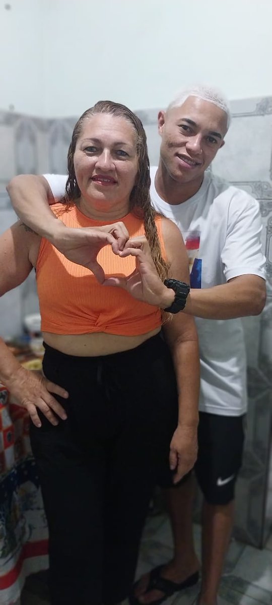 RlkdoAlcides's tweet photo. Feliz aniversário Mãe sei que eu não sou fácil de lidar, que vc já enfrentou muitas barreiras pra poder me ajudar, quero que saiba que td que vc fez e faz por mim não foi em vão, te amo mais que minha própria vida. Vc merece o mundo te ❤ 👑 https://t.co/48kKmGJ6fb